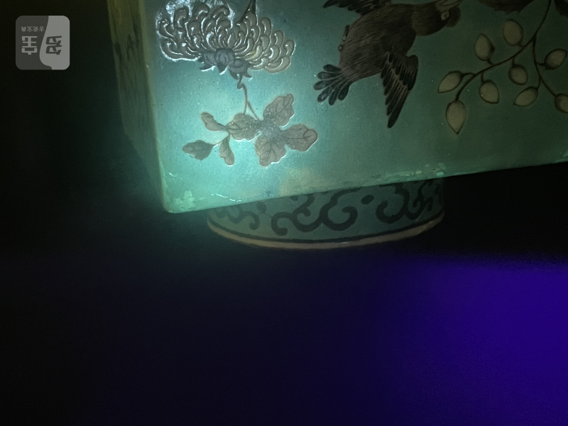 清光绪 松石绿地墨彩花鸟纹琮式瓶一对 - 图20
